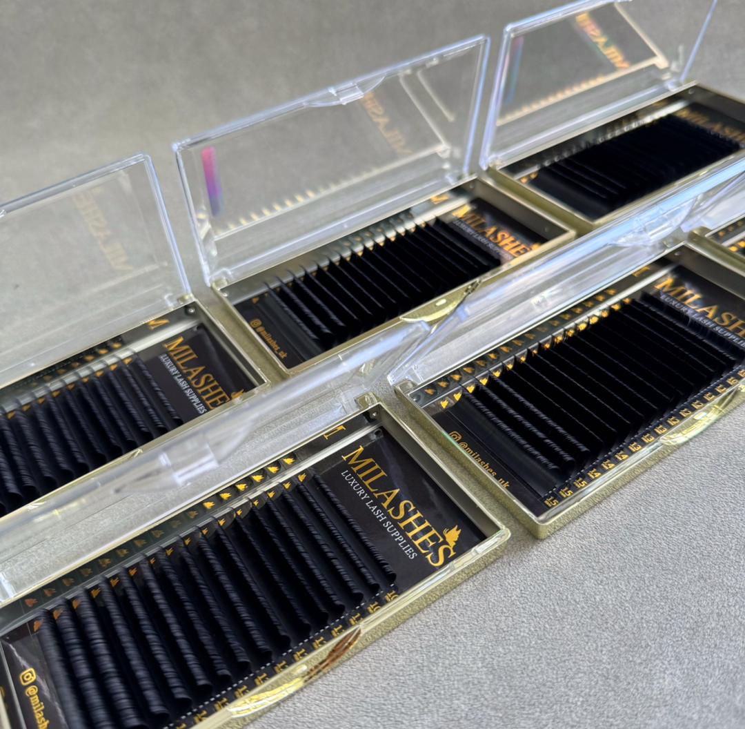 0.15/18 FLAT Classic Lash Mixed Length Trays
